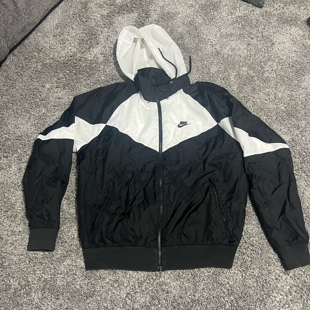 Nike Windbreaker SIZE MEDIUM